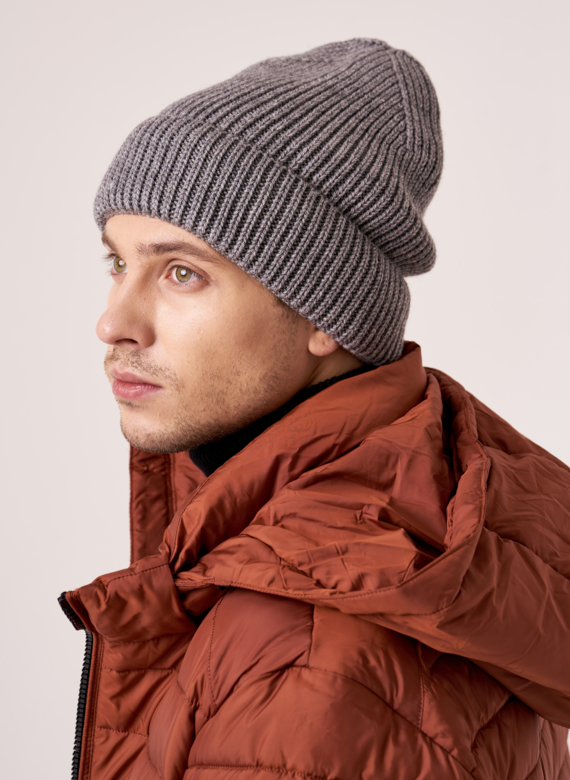 Шапка мужская серого цвета