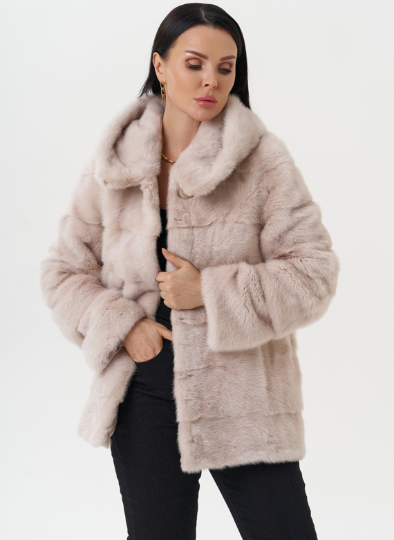 Светлая норковая шуба с капюшоном