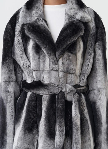 Шуба из меха кролика с английским воротником фото