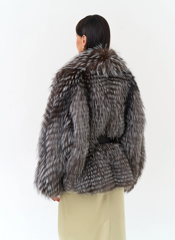 Женская шуба из меха чернобурой лисы фото
