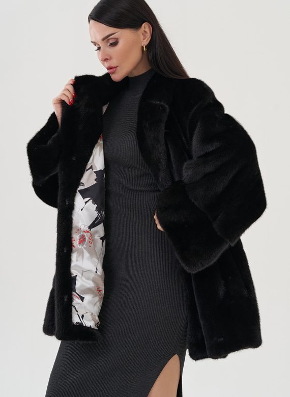 Короткая шуба из меха saga