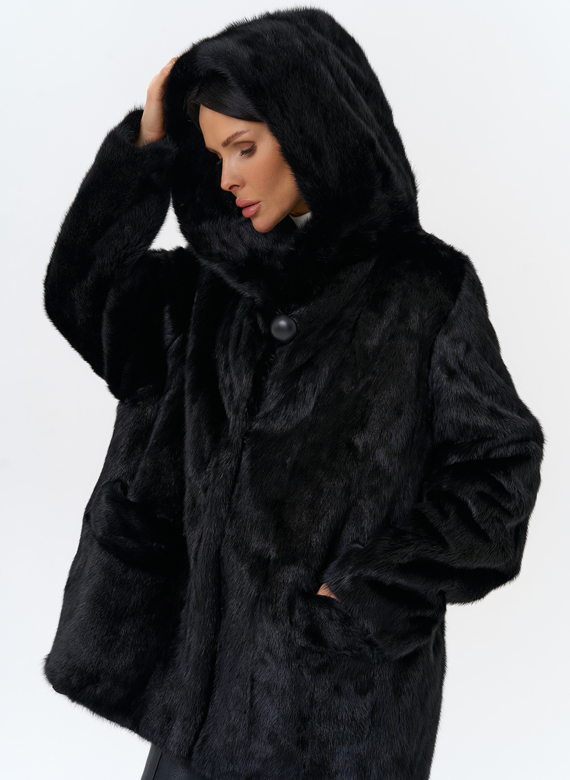 Шуба из меха норки с капюшоном