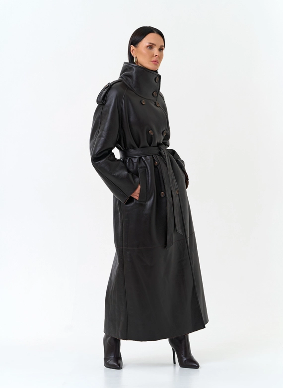 Женская дубленка из натурального меха с воротником стойкой фото