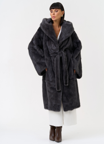 Женская шуба из меха норки с капюшоном 