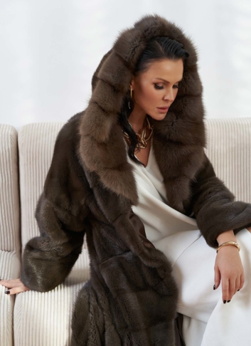Норковая шуба с отделкой из меха куницы
