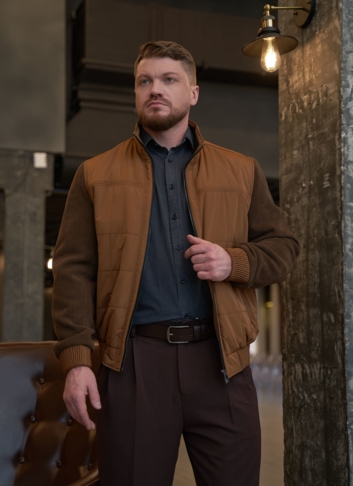 Мужская куртка бомбер коричневого цвета