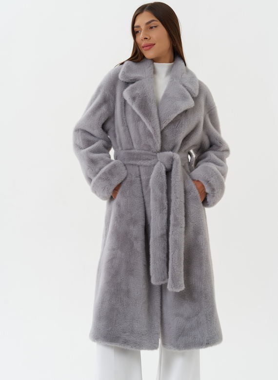 Пальто из эко меха с английским воротником