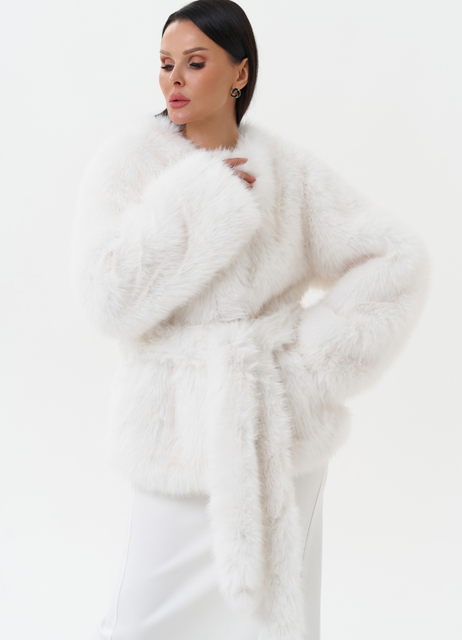 Укороченная шуба из эко песца в белом цвете модель № 27803 универмаг малина