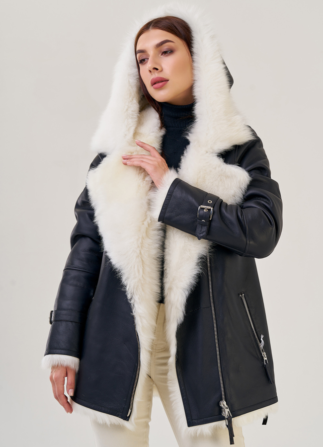 Укороченная женская дубленка с капюшоном модель № 23176 универмаг малина