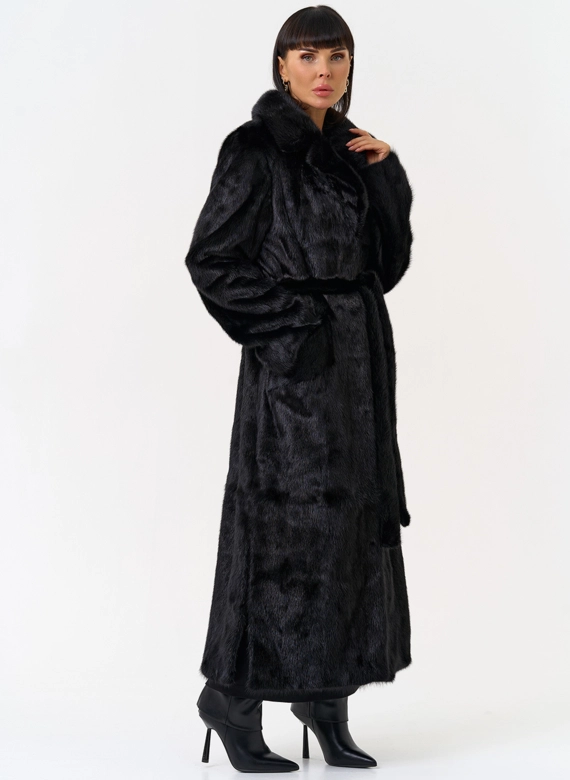 Длинная шуба из меха норки в черном цвете