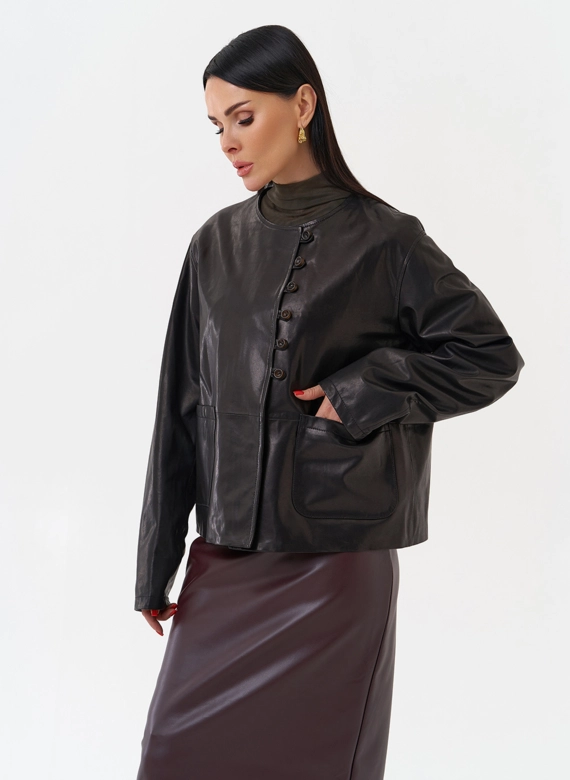 Кожаная куртка на пуговицах фото