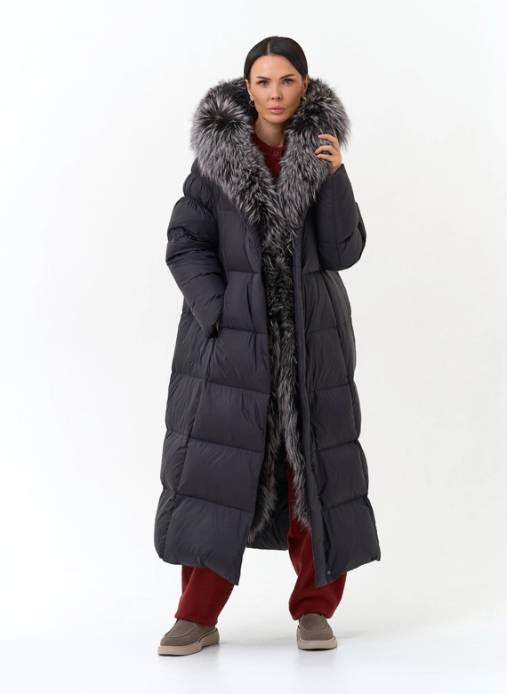 Женский пуховик с мехом чернобурой лисы на капюшоне фото