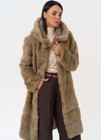 Шуба из норки бежевого цвета