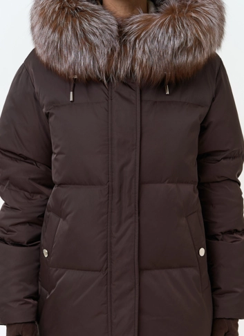 Женский пуховик с отделкой из меха блюфрост фото