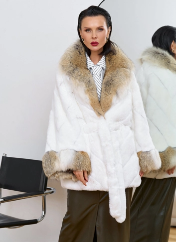 Шуба из кролика с отделкой из меха койота