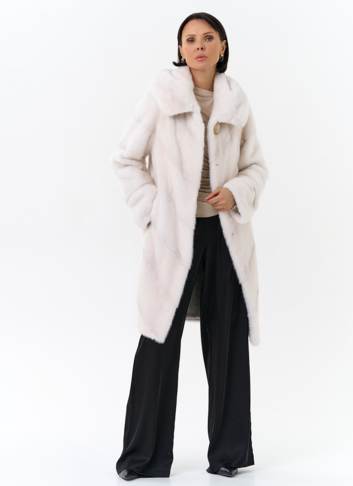 Светлая норковая шуба с капюшоном