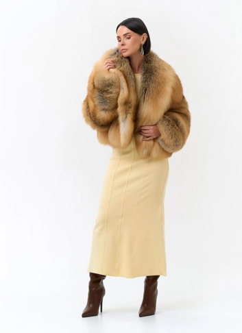 Укороченная шуба из меха рыжей лисы
