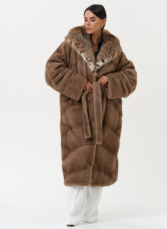 Женская шуба из меха норки с капюшоном из меха рыси