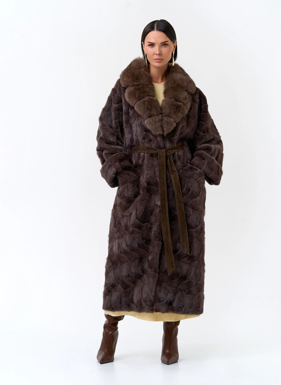 Женская шуба из меха норки с воротником из меха песца